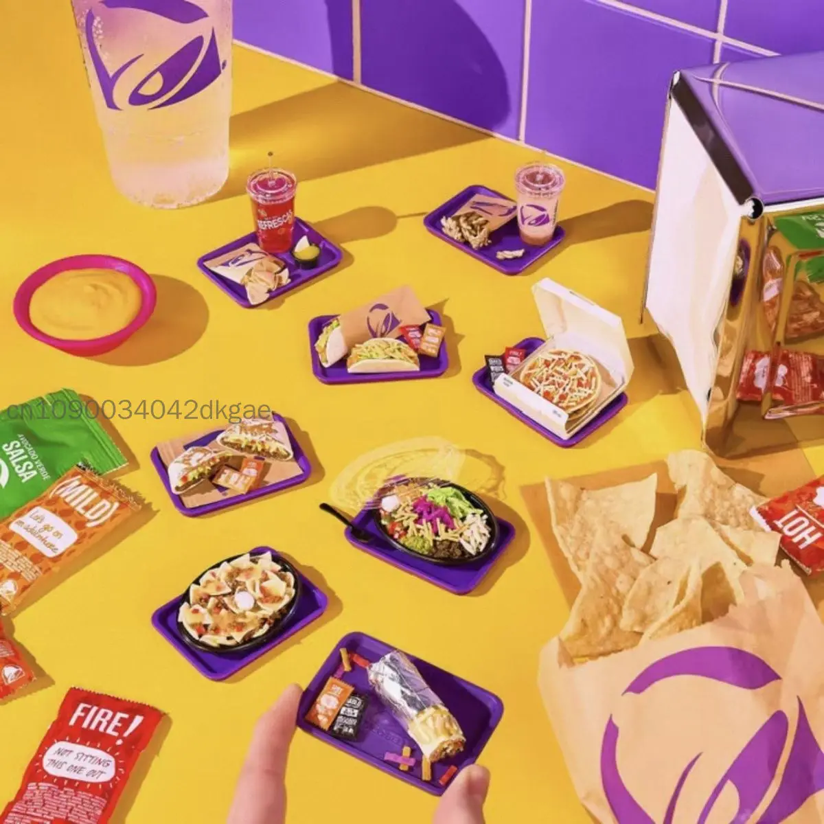 Фото Коллекционный шар-сюрприз Miniverse Make It Mini Taco Bell DIY: крутая, модная, креативная игрушка для настольного декора, подарок для коллекционеров №5