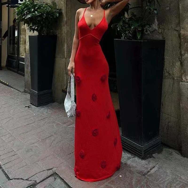 Элегантное платье без рукавов с глубоким v-образным вырезом на подтяжках женское