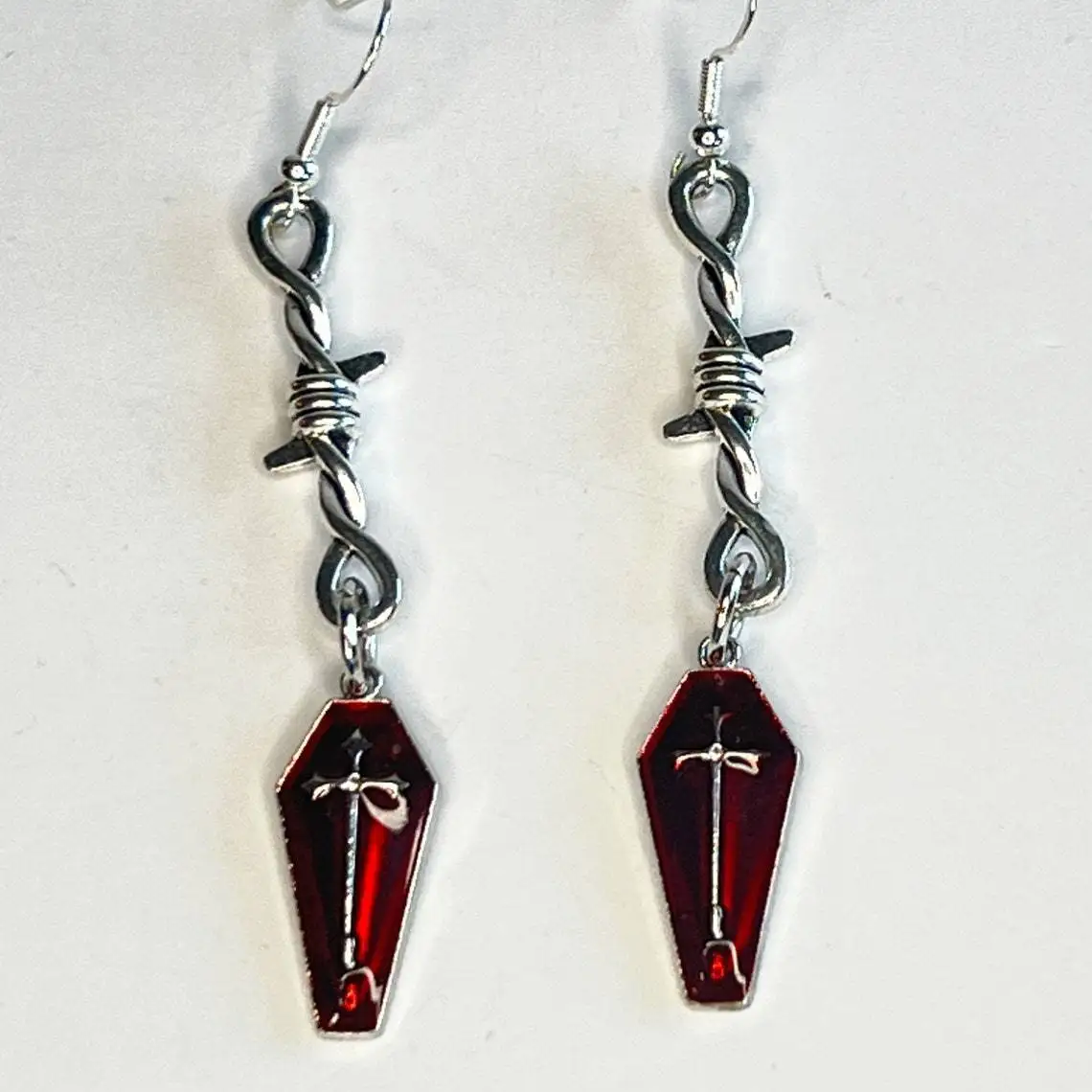 Yk2 Подвесные серьги в виде красного гроба Креста меча шипов загадочная