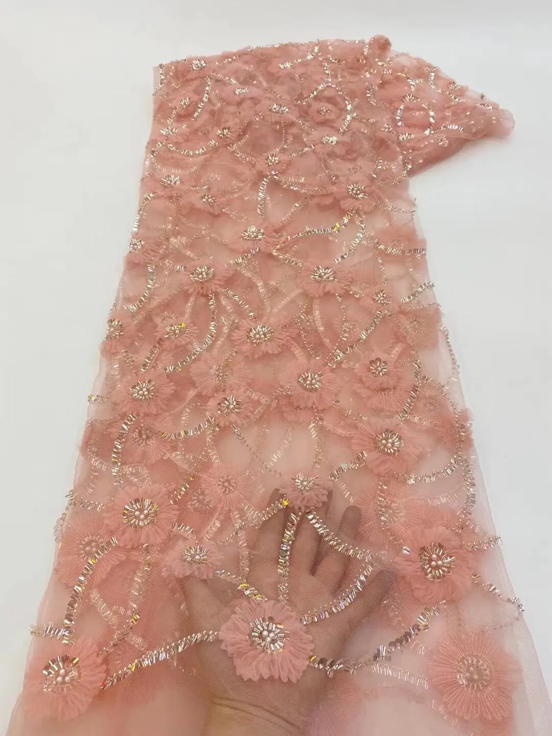 

Женское свадебное платье с бисером