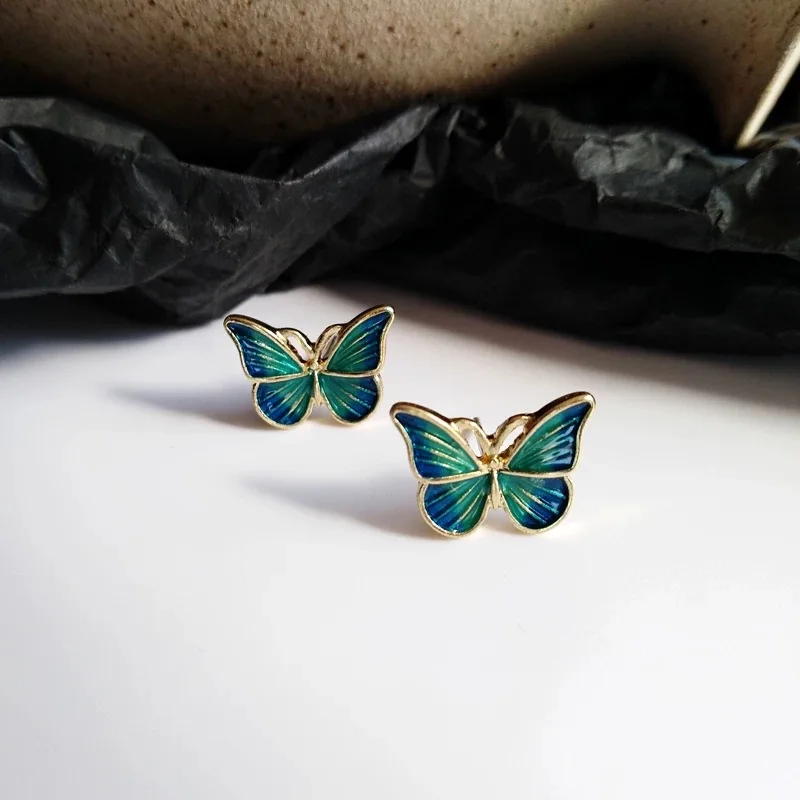 

Korean version of green butterfly alloy earrings 925 silver needle, simple and small ear buckle, elegant female fashion earrings