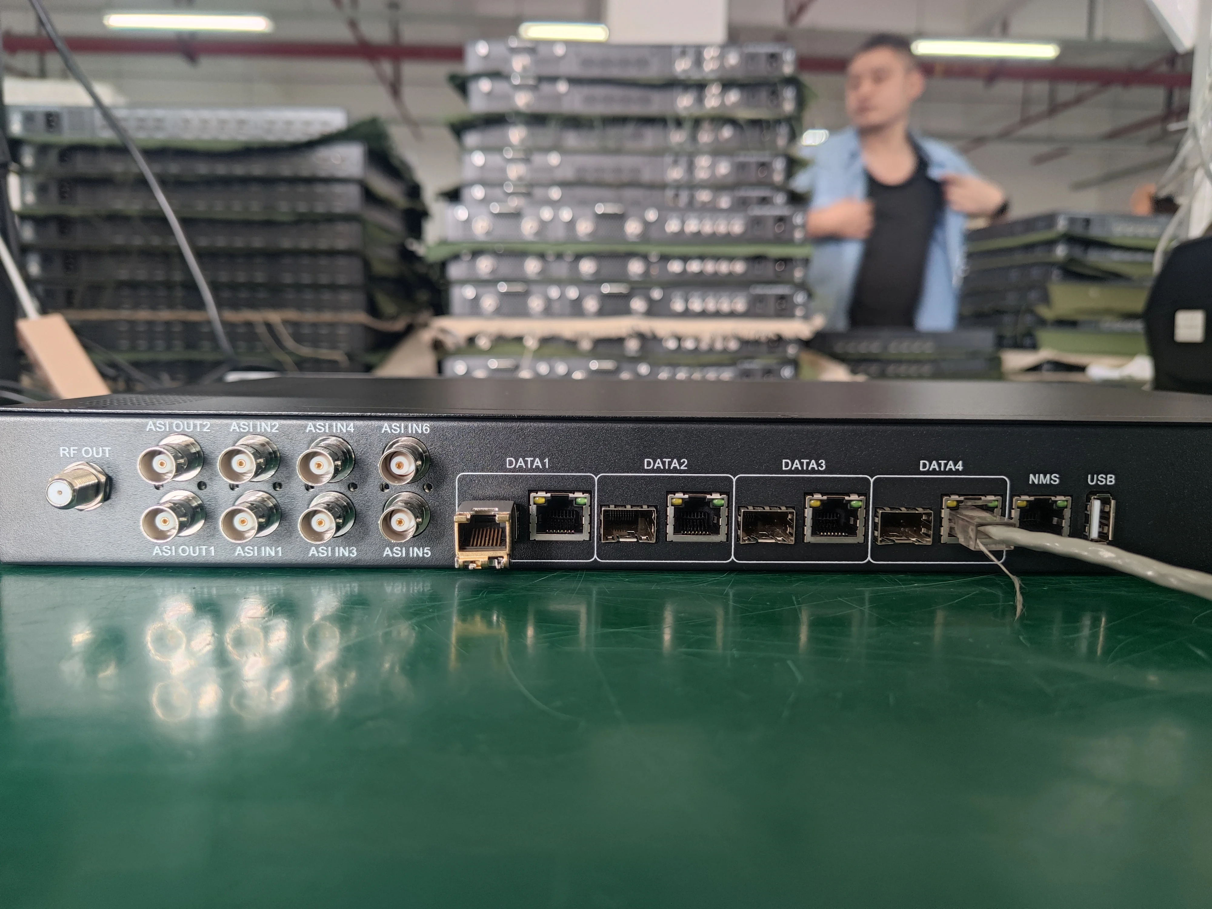 Фото 3308M -16RF Модулятор IP в ISDB-T, цифровой IPTV в ISDB-T, IP/ASI в 16-канальный RF ISDB-T модулятор (DVB-T, DVB-C опционально) №2