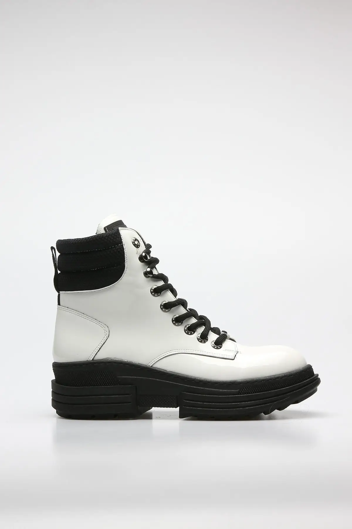 

Fashion Style White Patent Leather Women's Boot Boots & Bootie