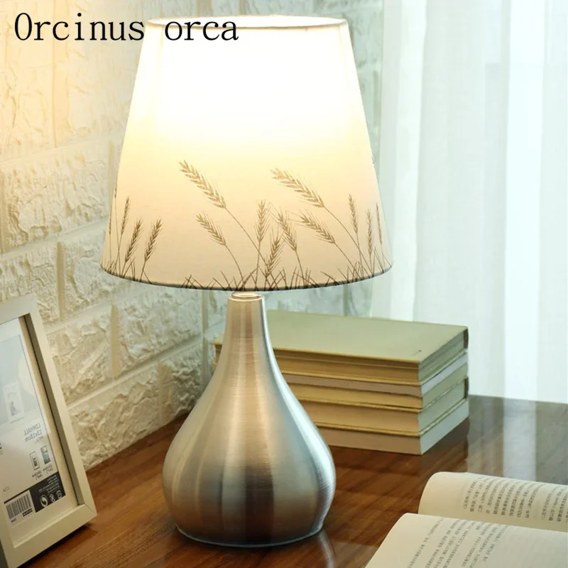 Modern brief desk lamp sitting room study bedroom bedside warmth originality fashionable free shipping