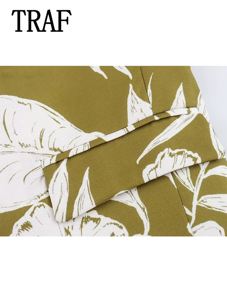 Костюм-двойка женский из блейзера и брюк с принтом