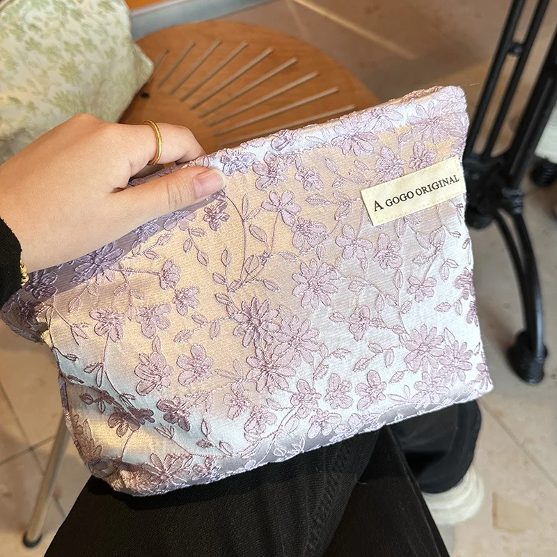 

Fashion Portable Travel Skincare Toiletry Organizer Daily Storage Bag Embroidery Clutch Makeup Bag Cosmetic Bag Phone Pouch