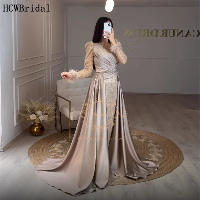 

Luxury Arabic Evening Dress Long Sleeves With Feathers A Line High Quality Beads Satin Women Formal Gowns For Wedding Party