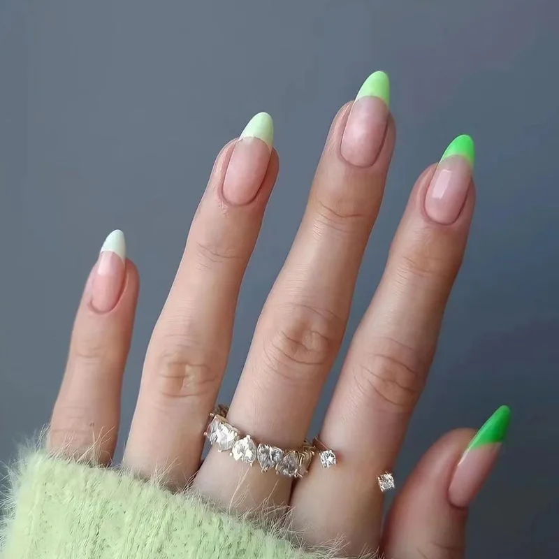 

French Green Fake Nails Set 24pcs/set Korean Nails with Designs Nail Art Accesoires Nail Charm Professional