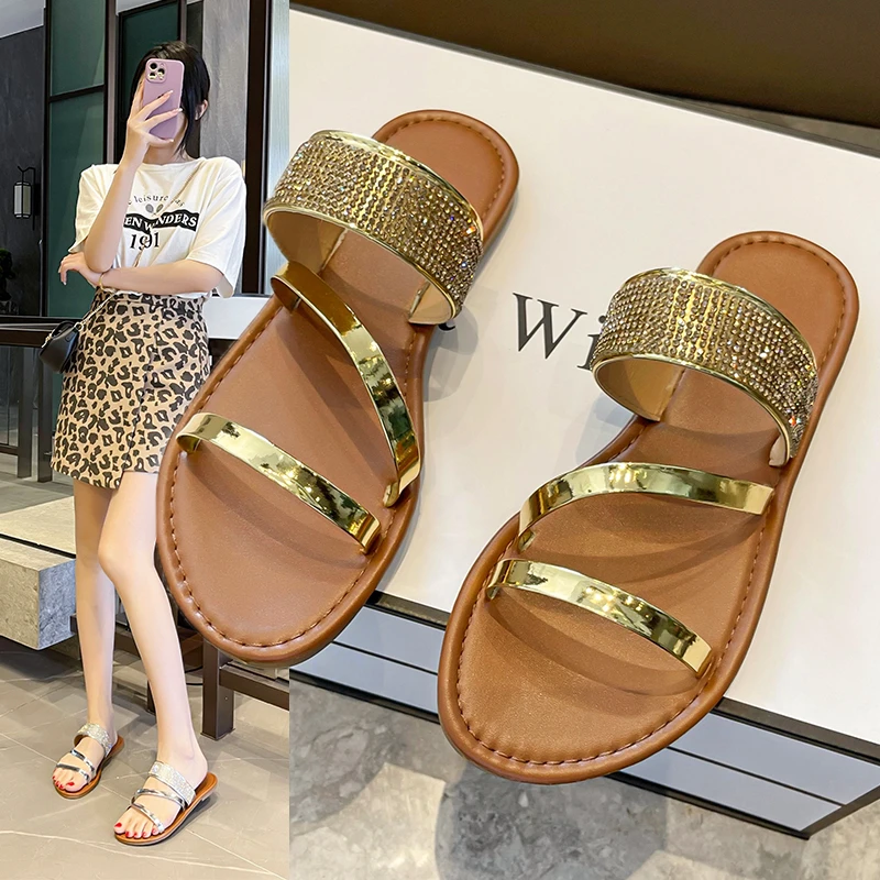 

2022 Summer Slippers New Women Sandals Gold Silver Patent Leather Flat Heel Sandals Bling Rhinestone Beach Shoes Casual Slippers