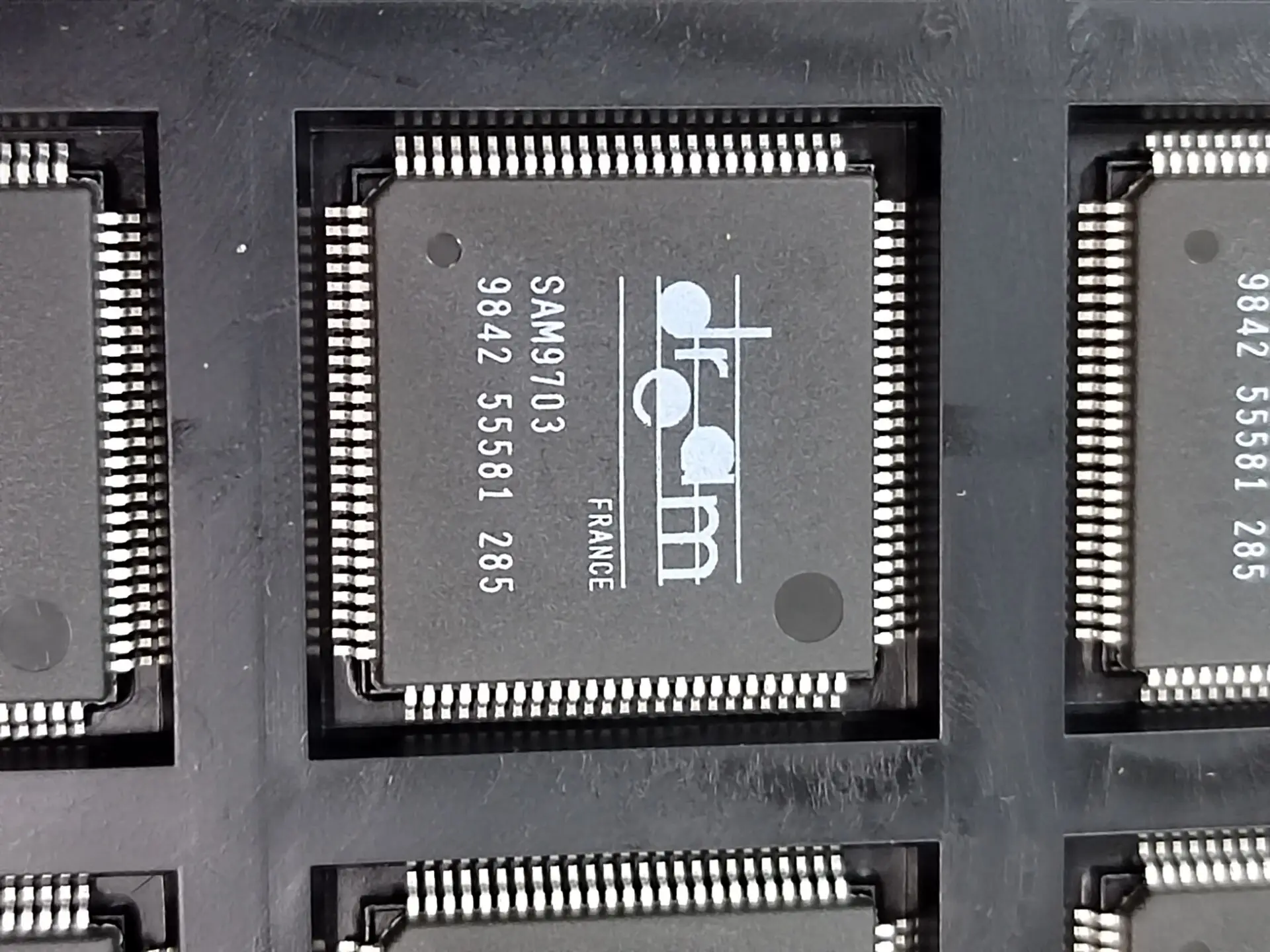 

Номер партии SAM9703-9842 новый оригинальный универсальный заказ