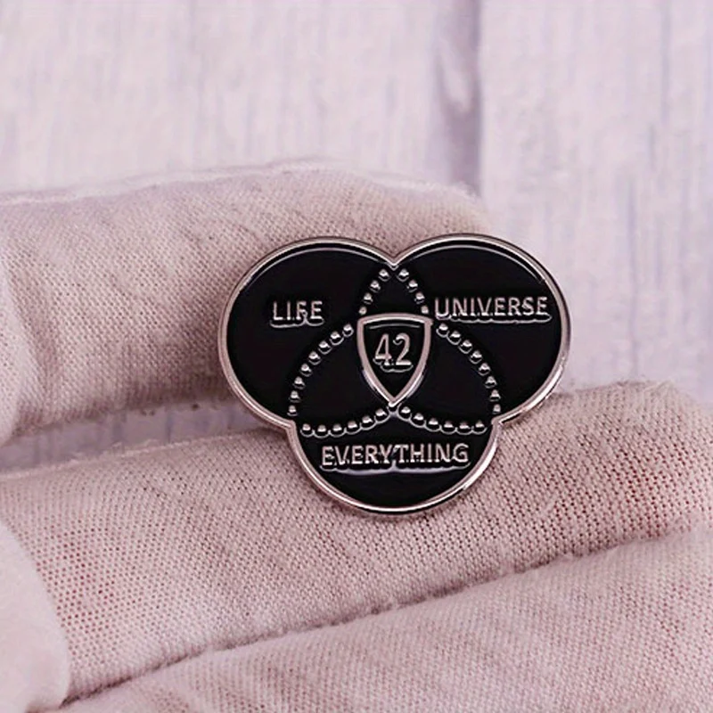 Забавная брошь с тремя перекрестными круглыми булавками Жизнь Вселенная все 42