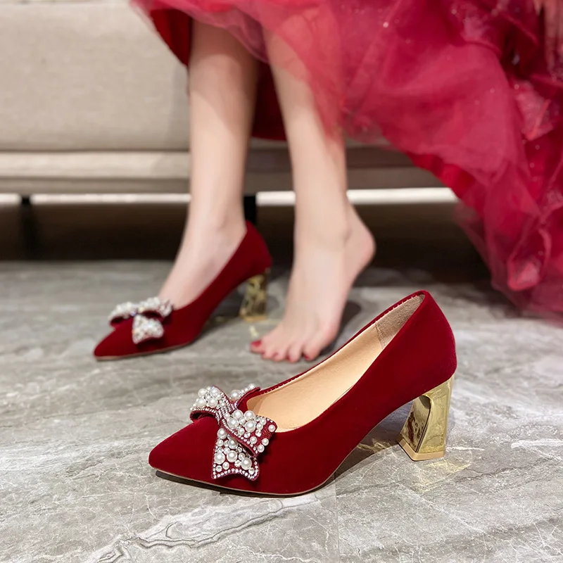 Туфли-лодочки женские на шнуровке с заостренным носком 3 см |