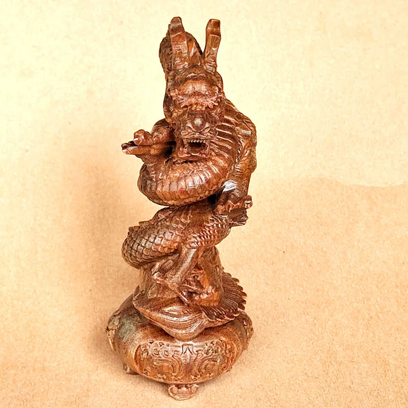 

Фигурка дракона из зеленого сандала