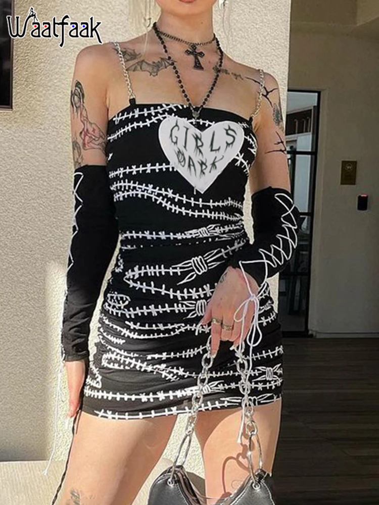 

Женское платье-мини с рюшами, на тонких бретельках, с графическим принтом