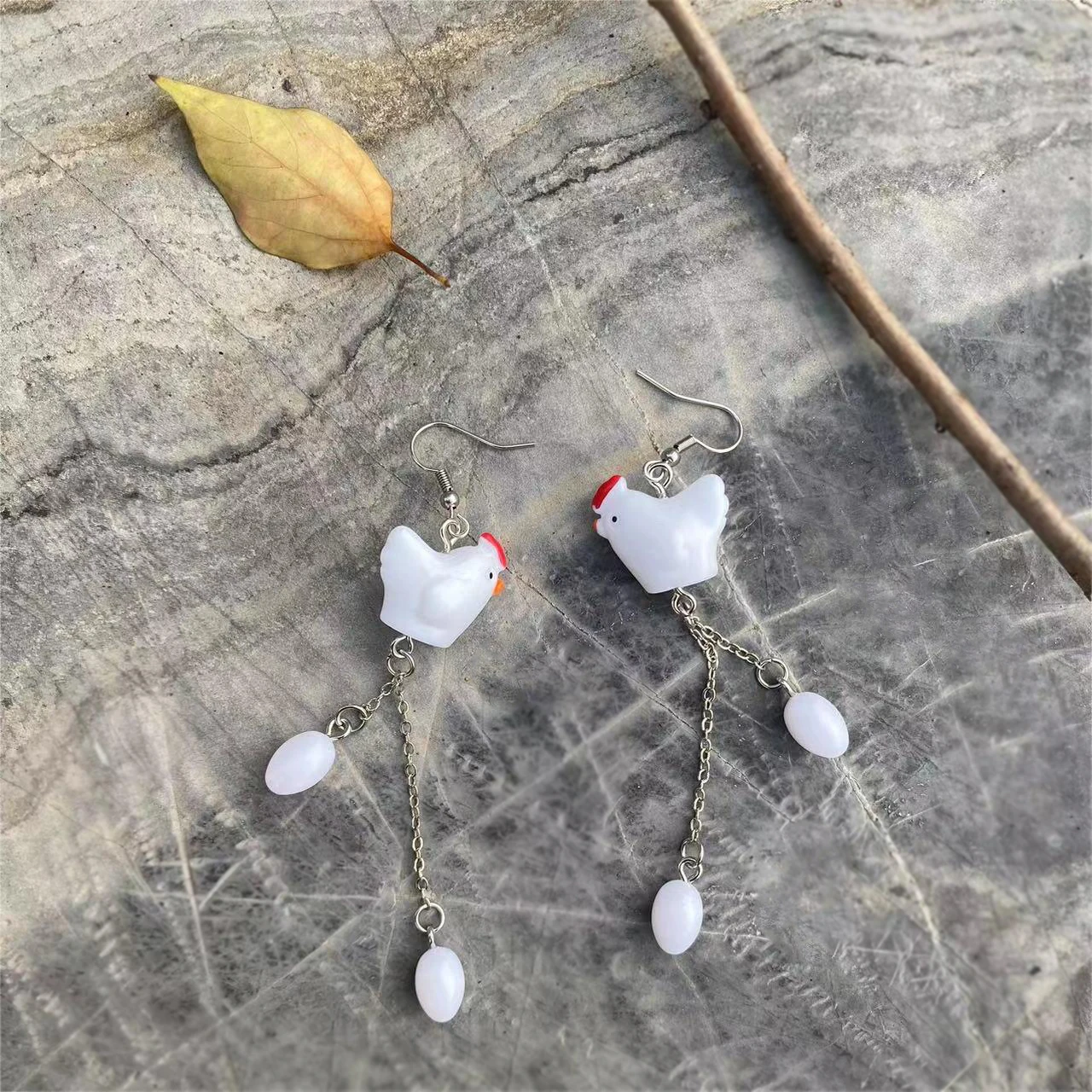 1 пара интересных специальных сережек в виде куриных яиц 3D Смола