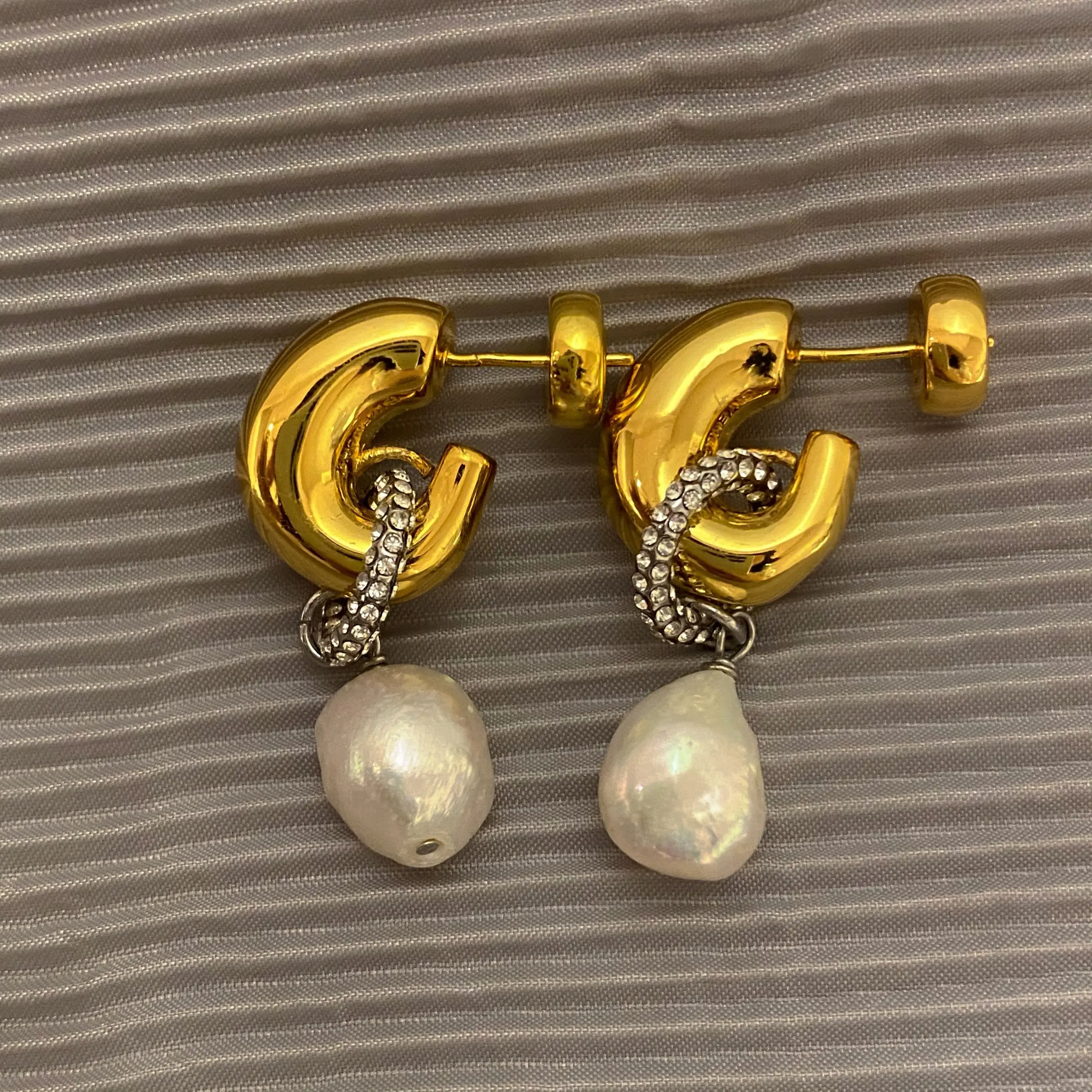 

Жемчужные и серьги, высококачественные серьги