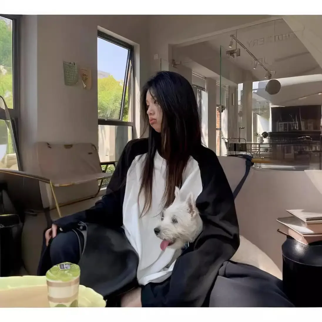 Женская футболка с длинным рукавом круглым вырезом и пэчворком