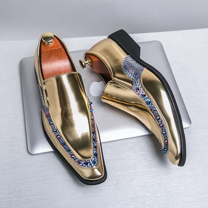 Золотисто-черные лоферы мужские туфли из искусственной кожи с заклепками