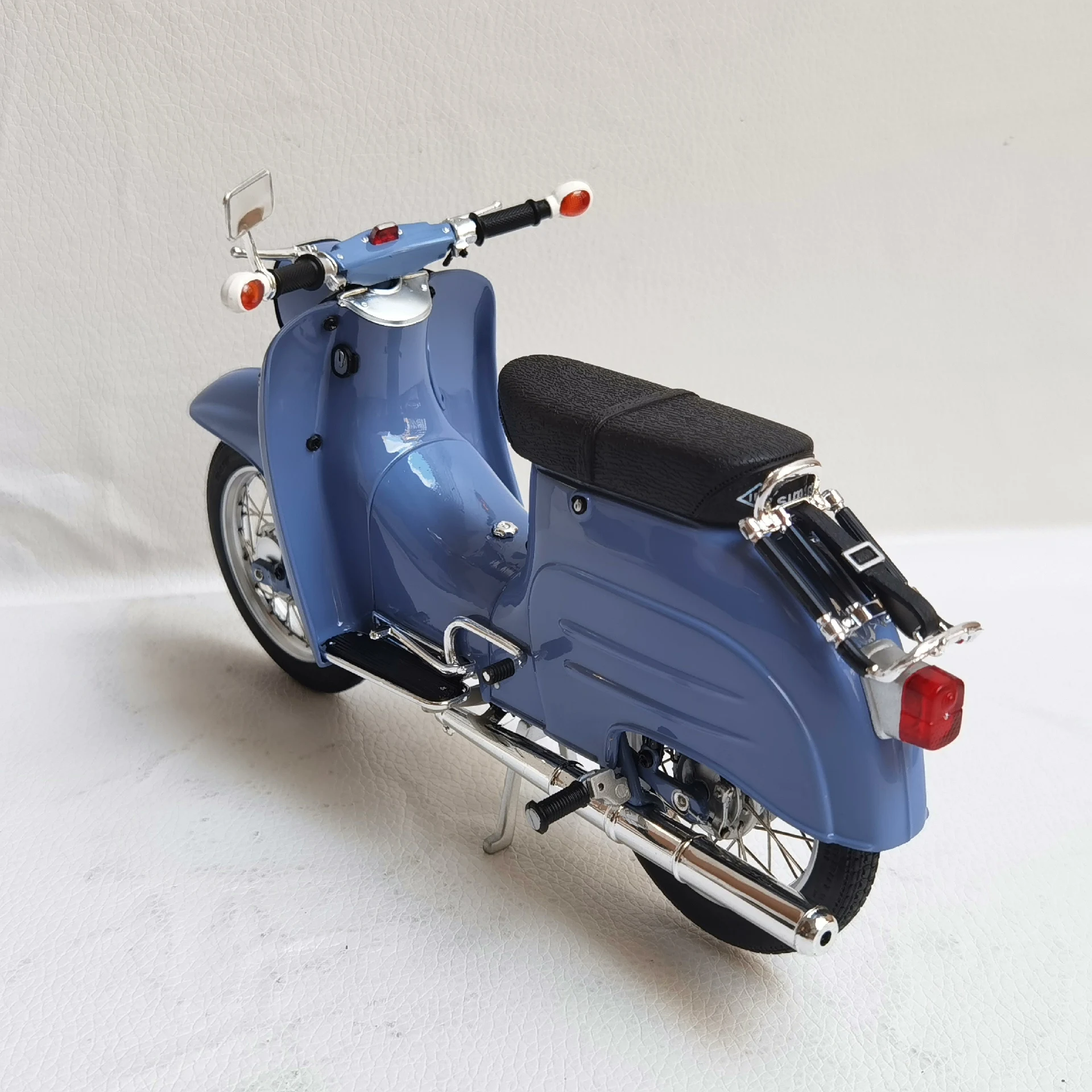Коллекционная модель мотоцикла Schuco Simson KR511 Light N7, масштаб 1:10, из сплава, в коробке (art.: 3920da2ef2903) - 3920da2ef2903