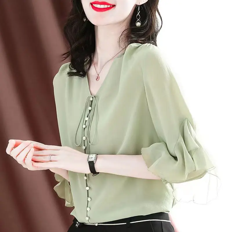 

Silk shirt women 2023 new summer V-neck design sense niche French retro mulberry silk high-end half sleeve blouse female top