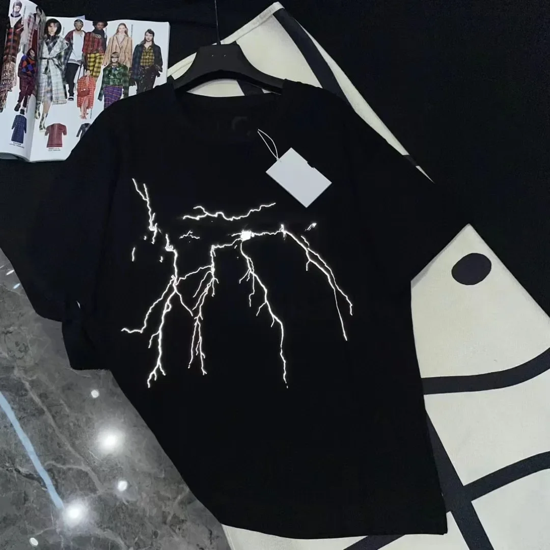 Стильная футболка свободного кроя с буквенным принтом классическая стирка