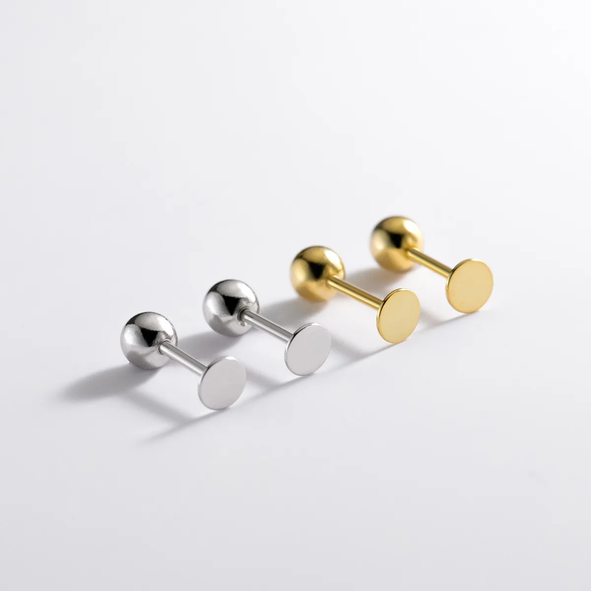 Маленькие круглые серьги-гвоздики из серебра 925 пробы с завинчивающейся спинкой