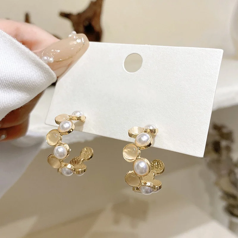 

2022 New Cute Pearl Hoop Earrings for Women Exquisite Opal Imitation Pearl Zircon Earring Tiny Hoops Girl Wedding Party Jewelry
