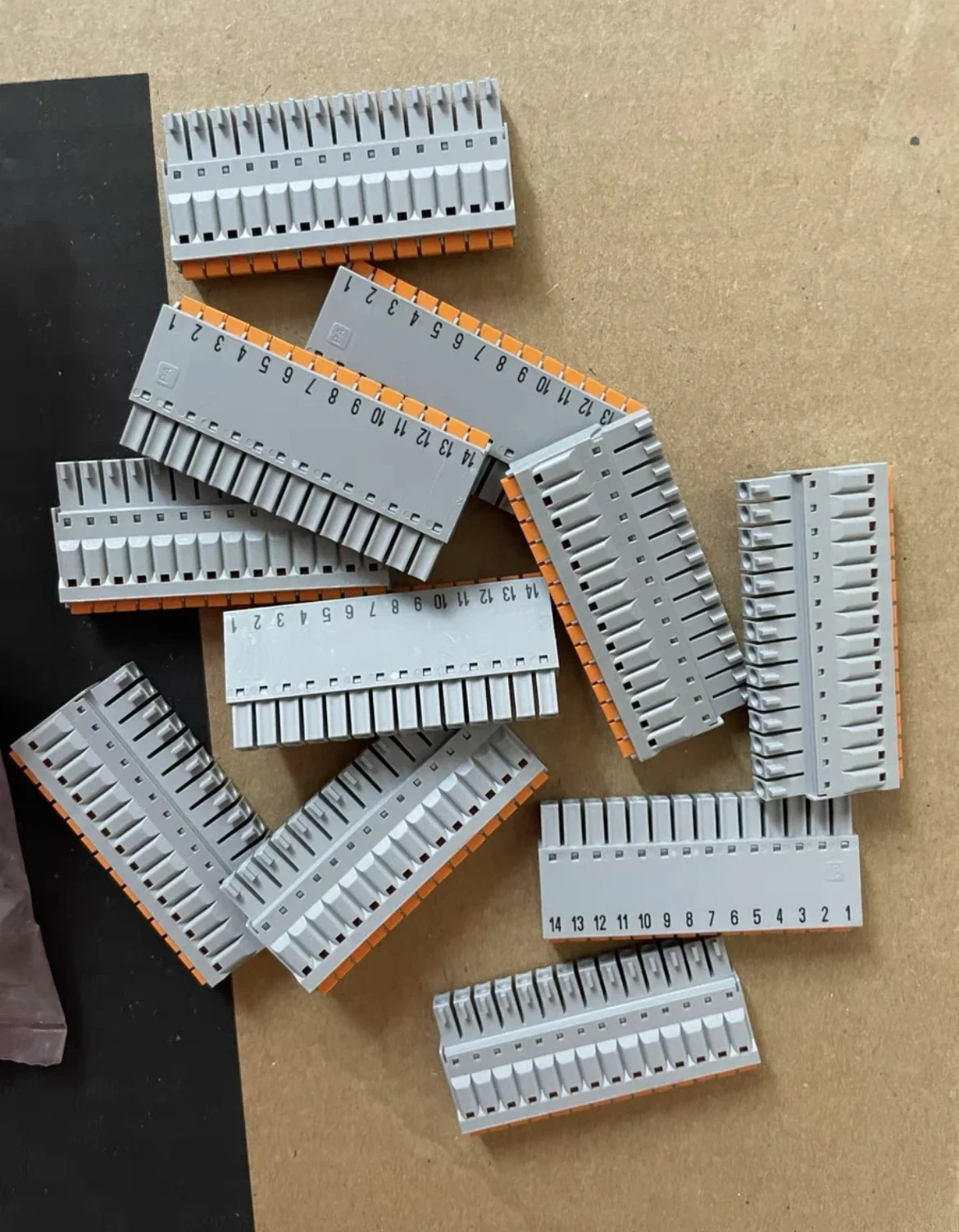 6SL3064-2AB01-0AA0 Совершенно новый запасной клеммный блок SINAMICS/SINUMERIK/SIMOTION для CU320-2 NCU 7X0.3