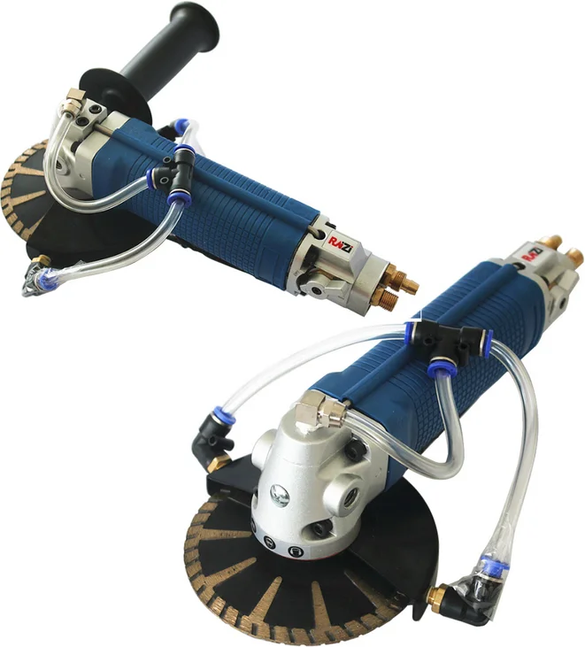 

Rear-exhaust wet air cutter for stone