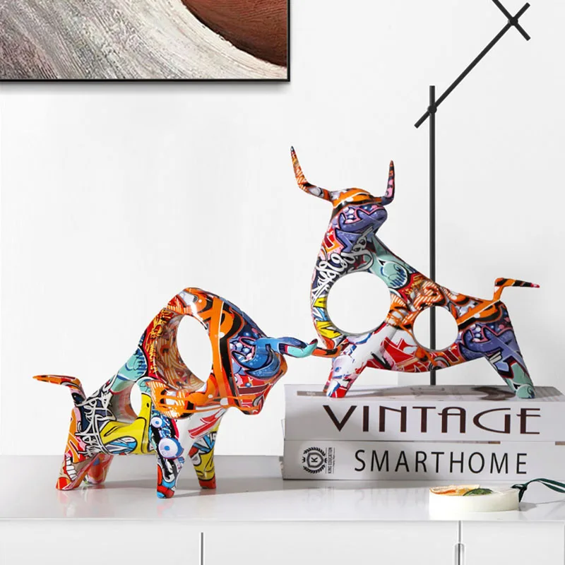 

Креативное украшение в скандинавском стиле с граффити в виде коровы для гостиной, настольного офиса, винного шкафа, мягкое украшение для до...