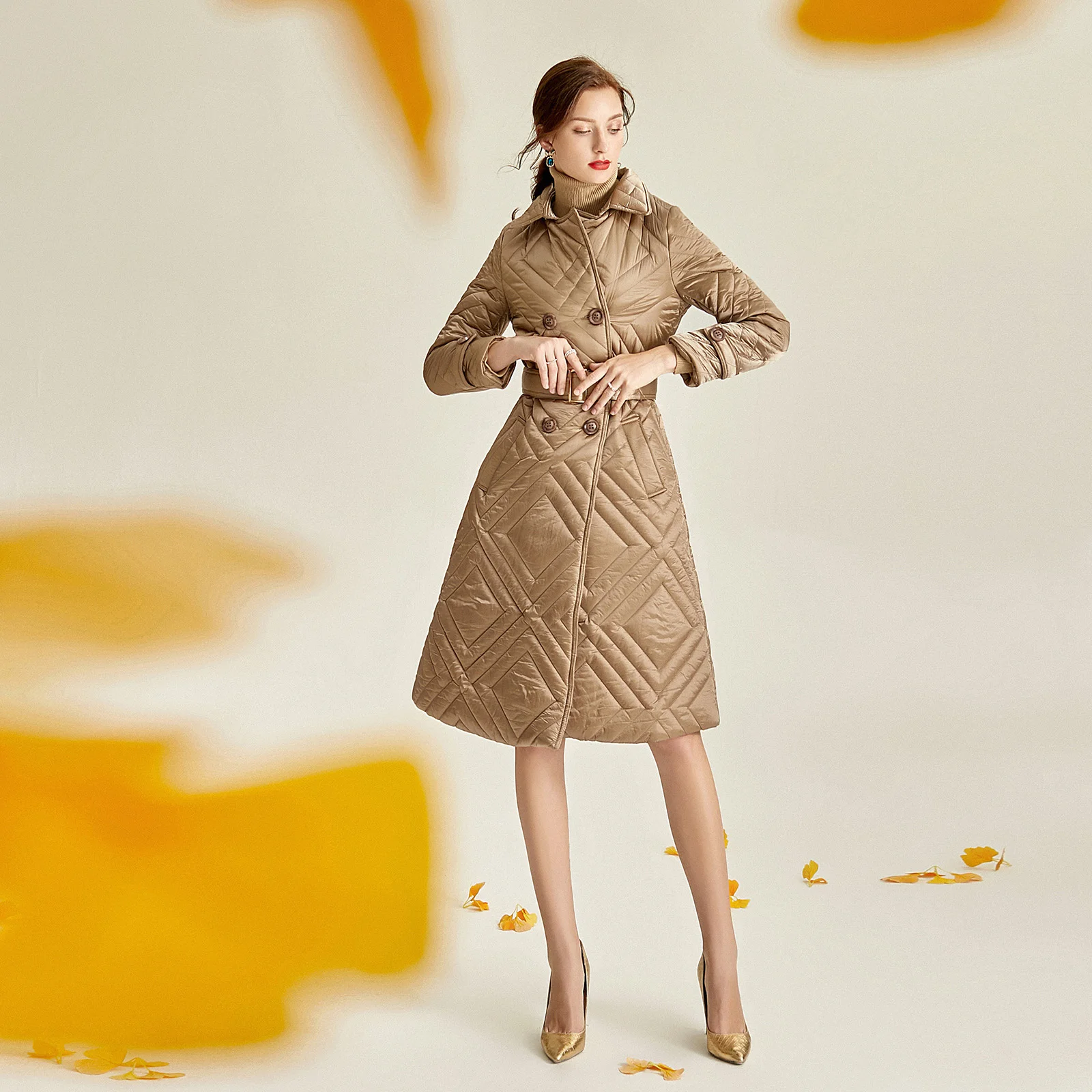 Зимние женские блестящие куртки 2023 года ультралегкое пуховое хлопковое пальто с