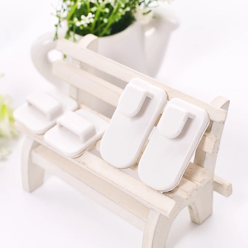 

Набор пластиковых липких крючков