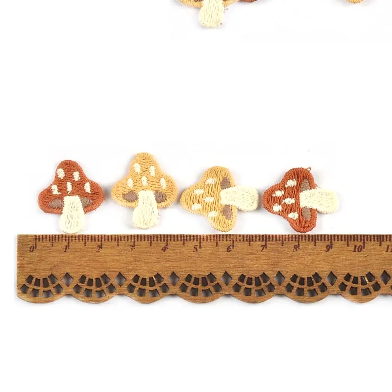 20 шт. 21x23 мм 3 цвета милые вышитые нашивки в виде грибов аппликации одежда для