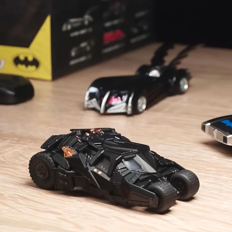 Фото Оригинальный Blokees 1:64 Бэтмобиль Бэтмена E02 Dark Knight, коллекционная модель автомобиля Бэтмобиль 2008 года в слепой коробке, игрушка для сборки, коллекционная модель из Готана Сити №5