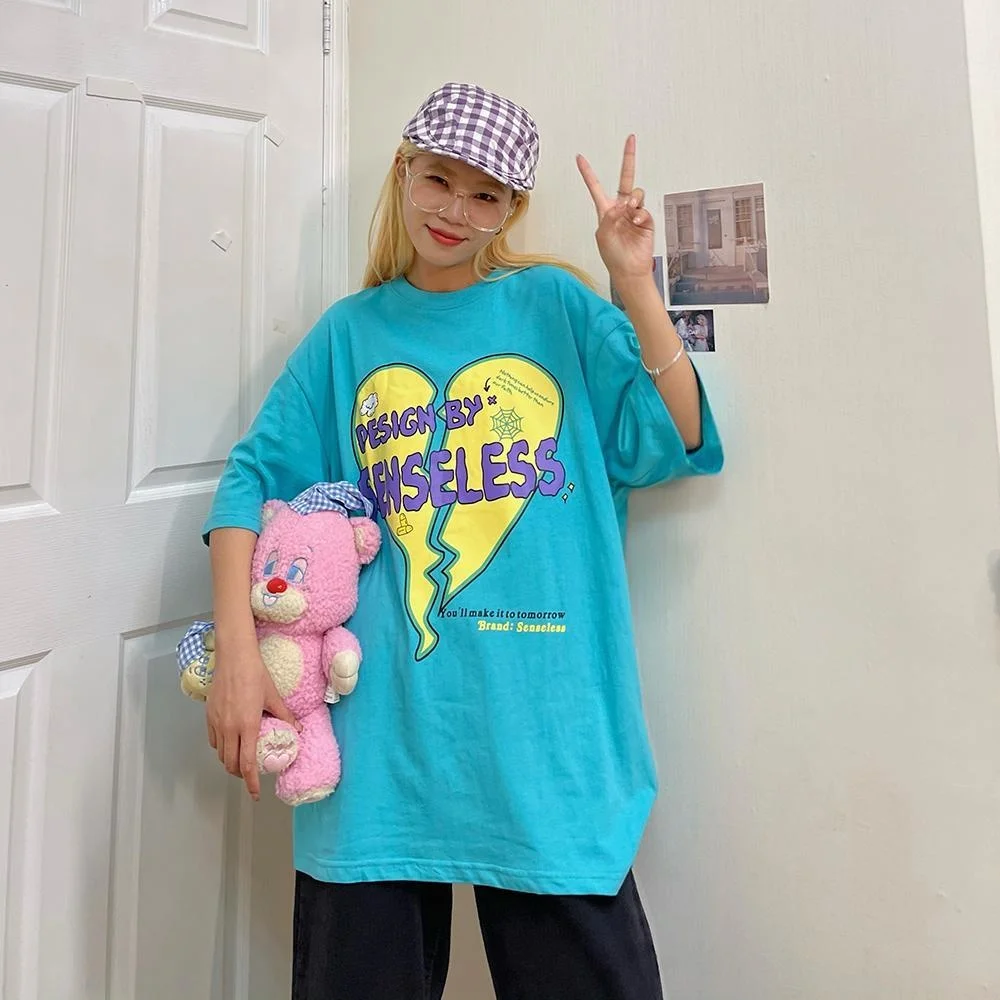 Женская футболка с коротким рукавом круглым вырезом и принтом |