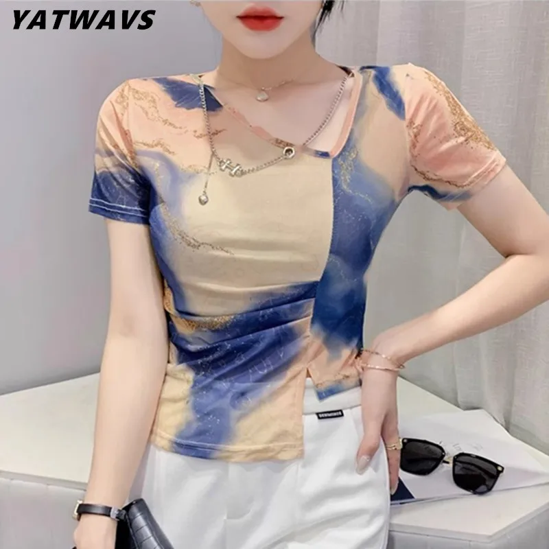 

Футболка женская летняя с косым воротником и цепочкой, с принтом