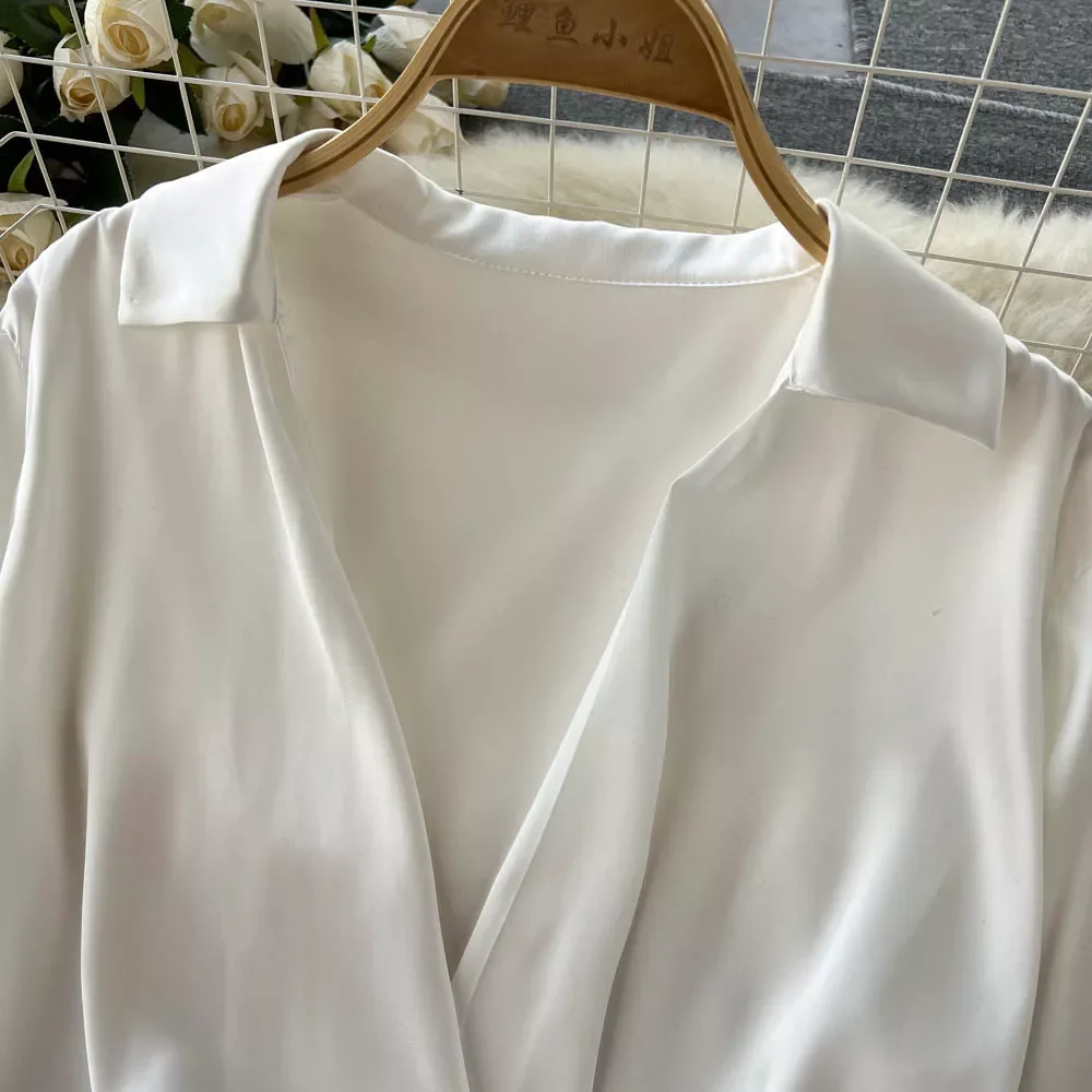 

Женское боди с длинным рукавом и V-образным вырезом