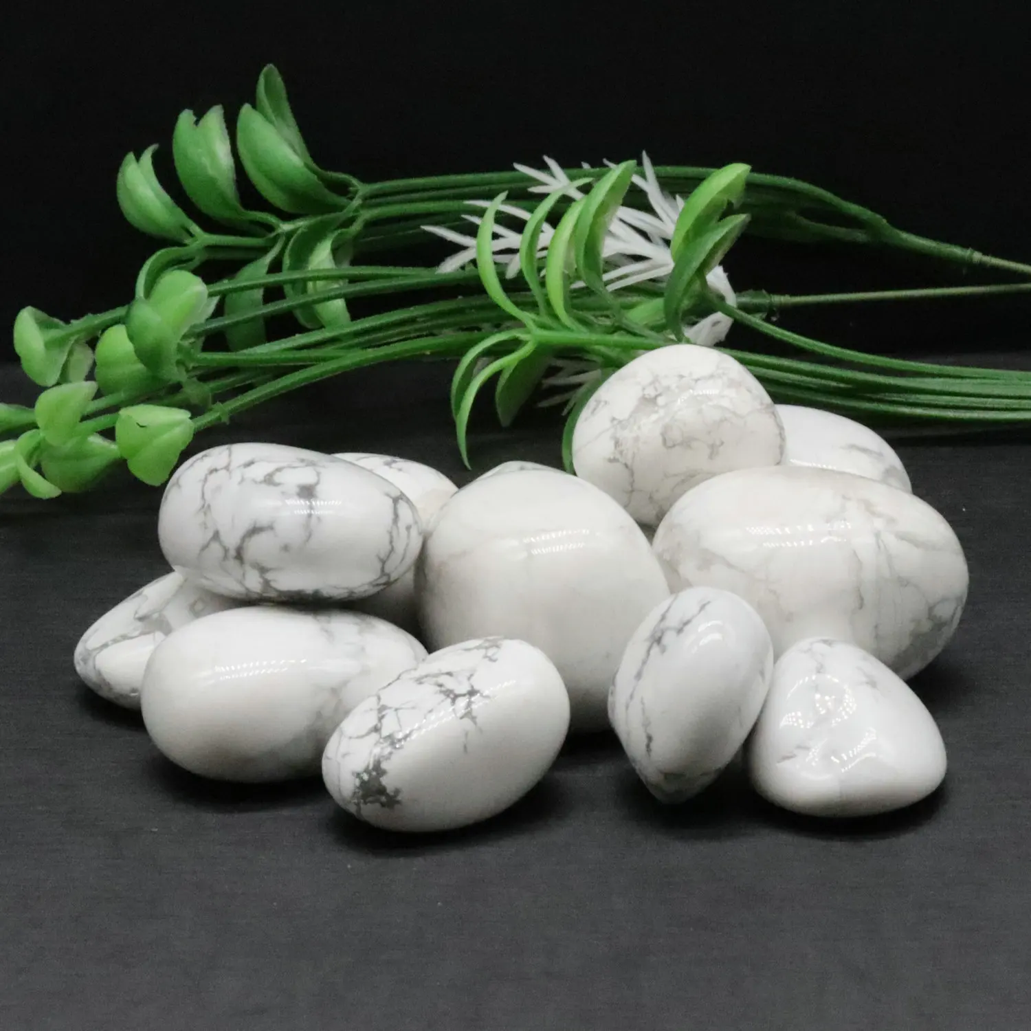 

20-40mm 100g Howlite Tumbled Stones for Wicca Reiki Healing Crystals Polished Energy Chakra Ornament