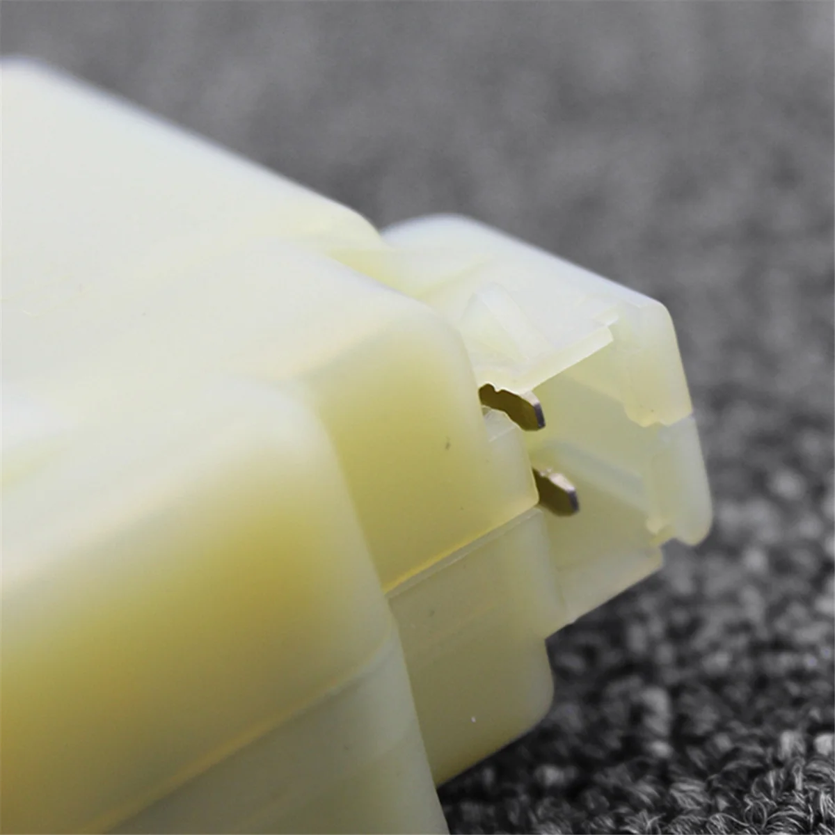 1шт. 30612856 Соленоид заливной заслонки замка топливной двери для Volvo V70 S60 S80 XC70 XC90 99-14