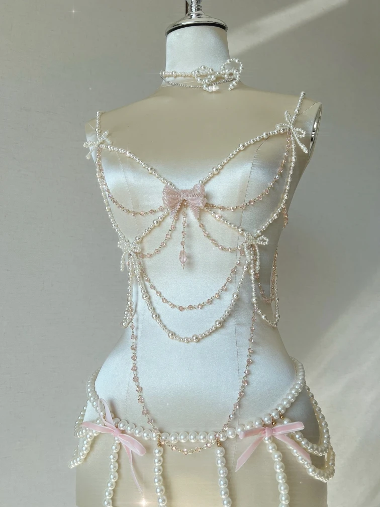 Комплект женского нижнего белья с жемчужной цепочкой и бантом