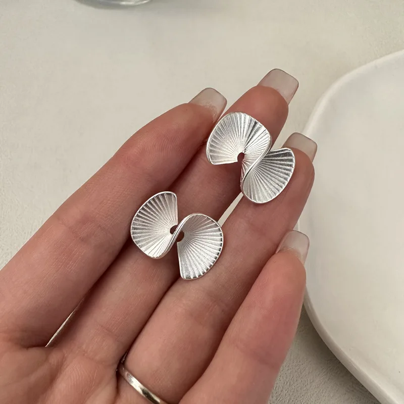 

Real S925 Sterling Silver Jewelry Factory Wholesale Design Fan-shaped Earrings Korea Fashion Matte Retro Earrings