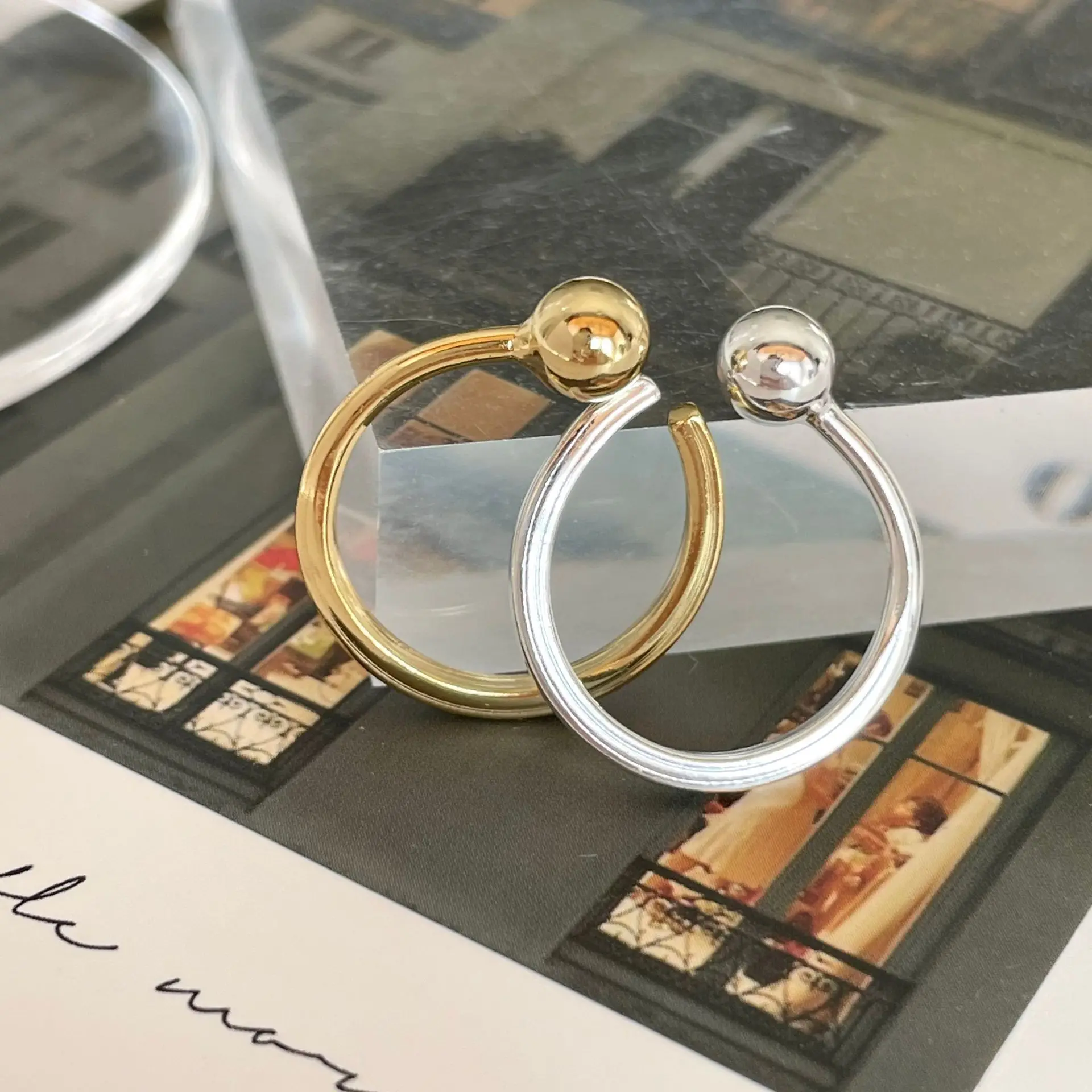 

Оригинальное кольцо с круглым шариком из серебра 18K с золотым покрытием