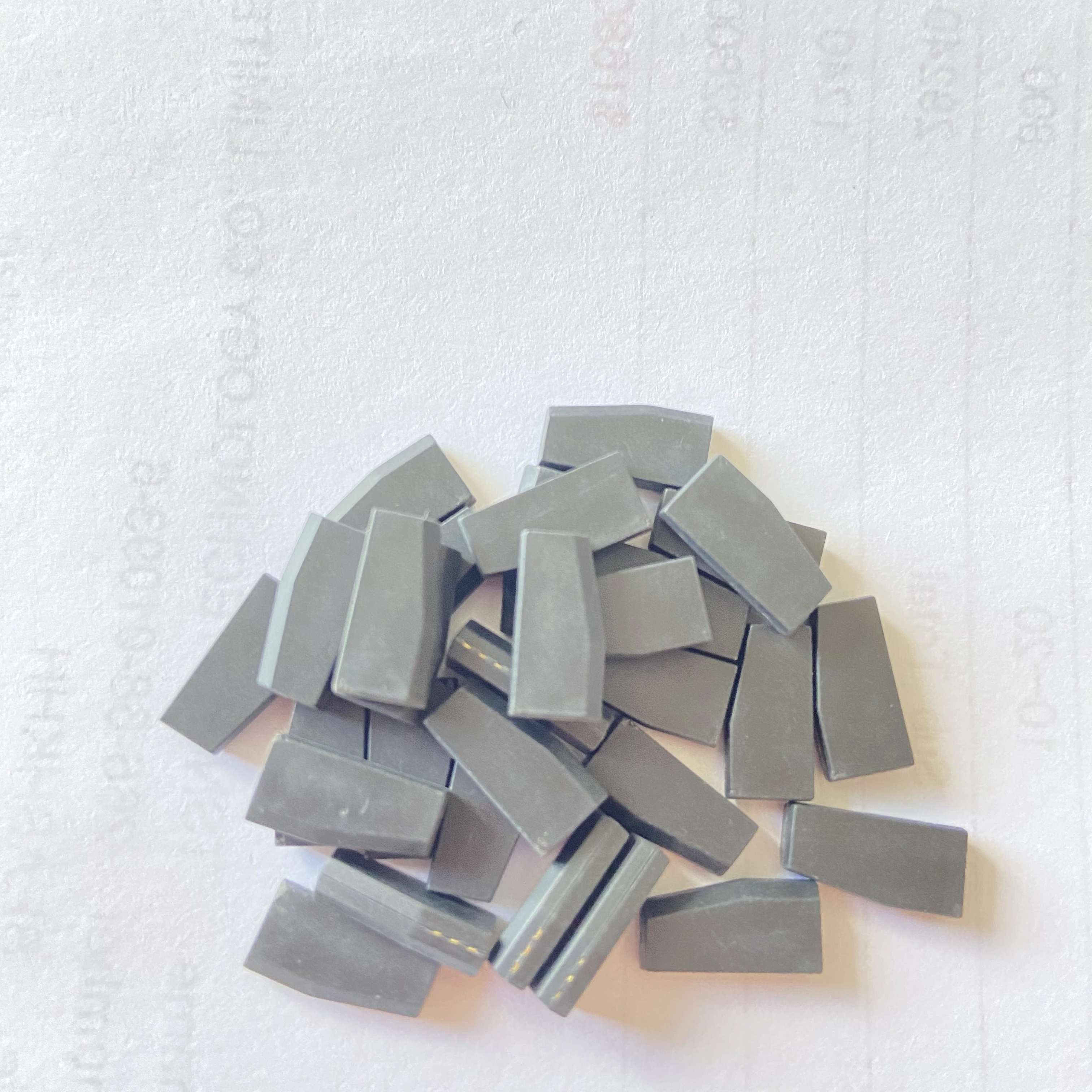 Рисунок 2 - автомобильные керамические клю