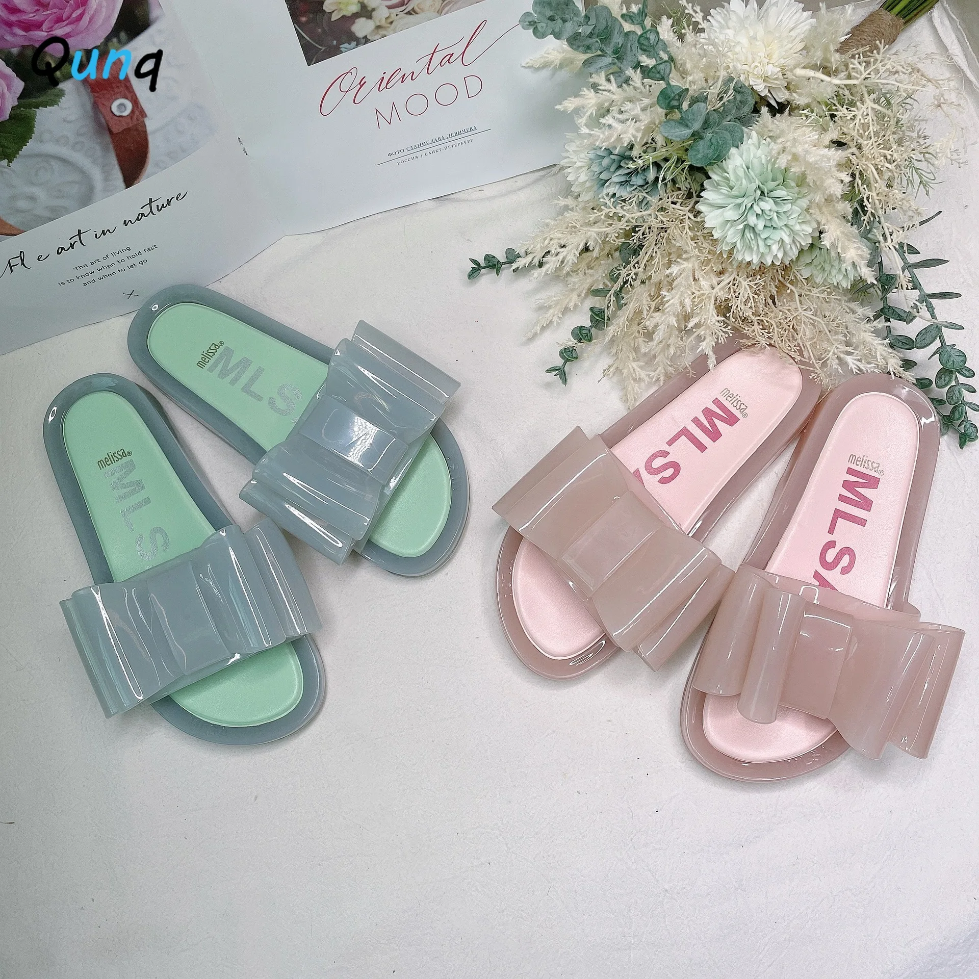 Однотонные быстросохнущие дышащие шлепанцы Qunq One Word с желеобразным бантом, уличные пляжные шлепанцы, повседневные красивые шлепанцы на плоской подошве Однотонные быстросохнущие дышащие шлепанцы Qunq One Word с желеобразным бантом, уличные пляжные шлепанцы, повседневные красивые шлепанцы на плоской подошве