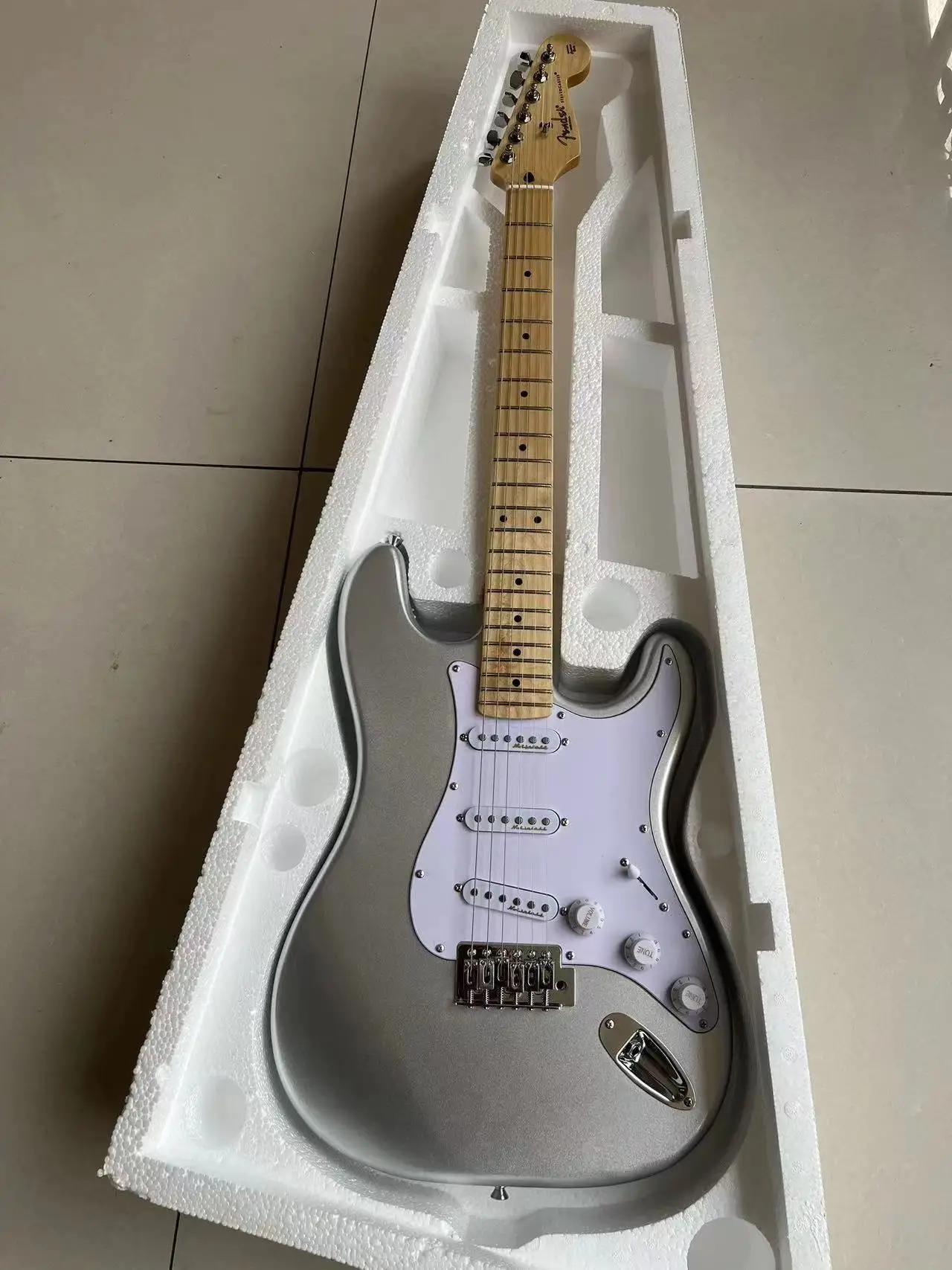 

Electric Guitar Scalloped Maple Fingerboard 22 Frets Professional groove High Quality Yngwie Malmsteen Cream Guitars GDSGDSFFH