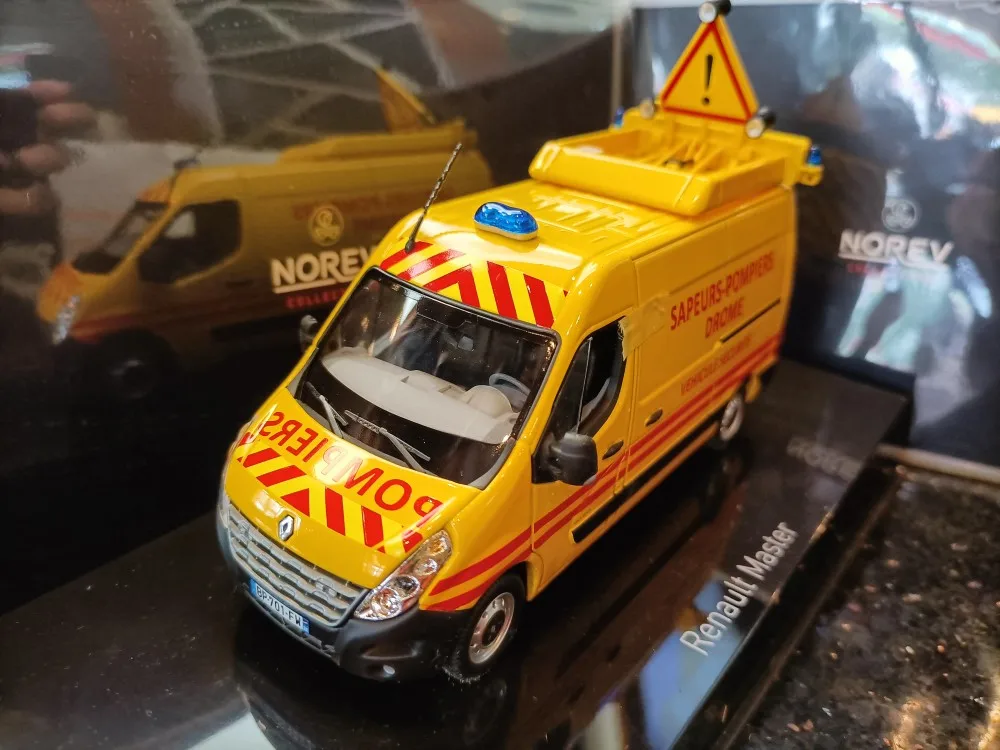 

Модель автомобиля для обеспечения пожарной безопасности Norev 1/43 Rena * ulte