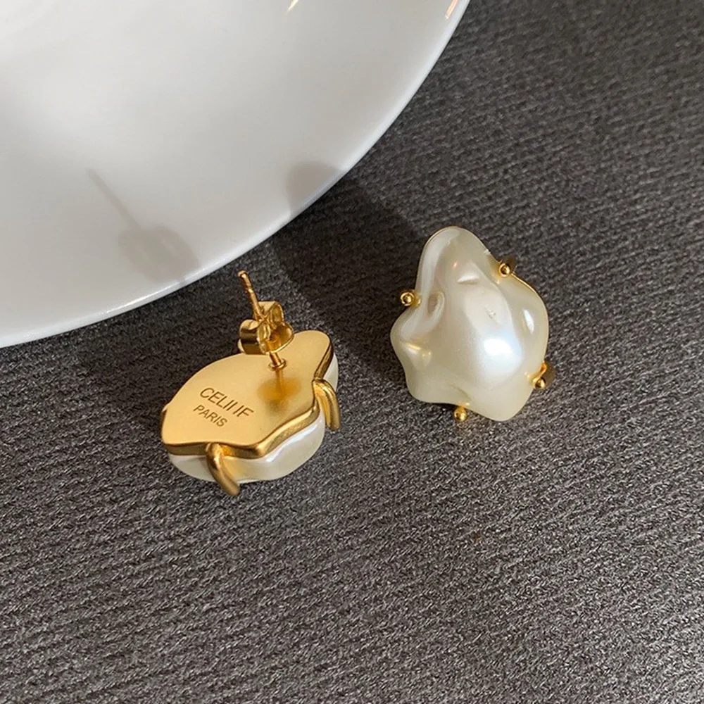 

Vintage Temperament Earrings Irregular Baroque Pearl Earrings Women's Light Luxury Design Pearl Earrings