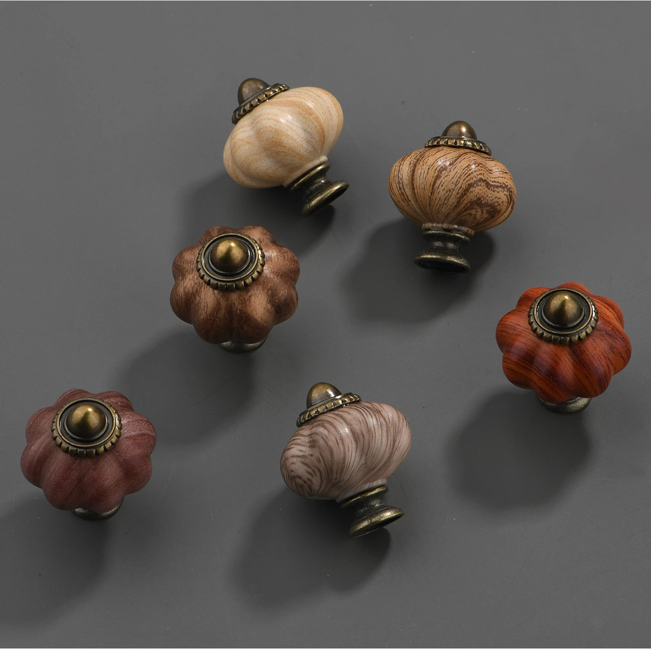 

Bedside Table Mesh Cabinet Drawer Handle Transparent Crystal Acrylic Single Hole Pull Kitchen Handles Chinese Style Furniture