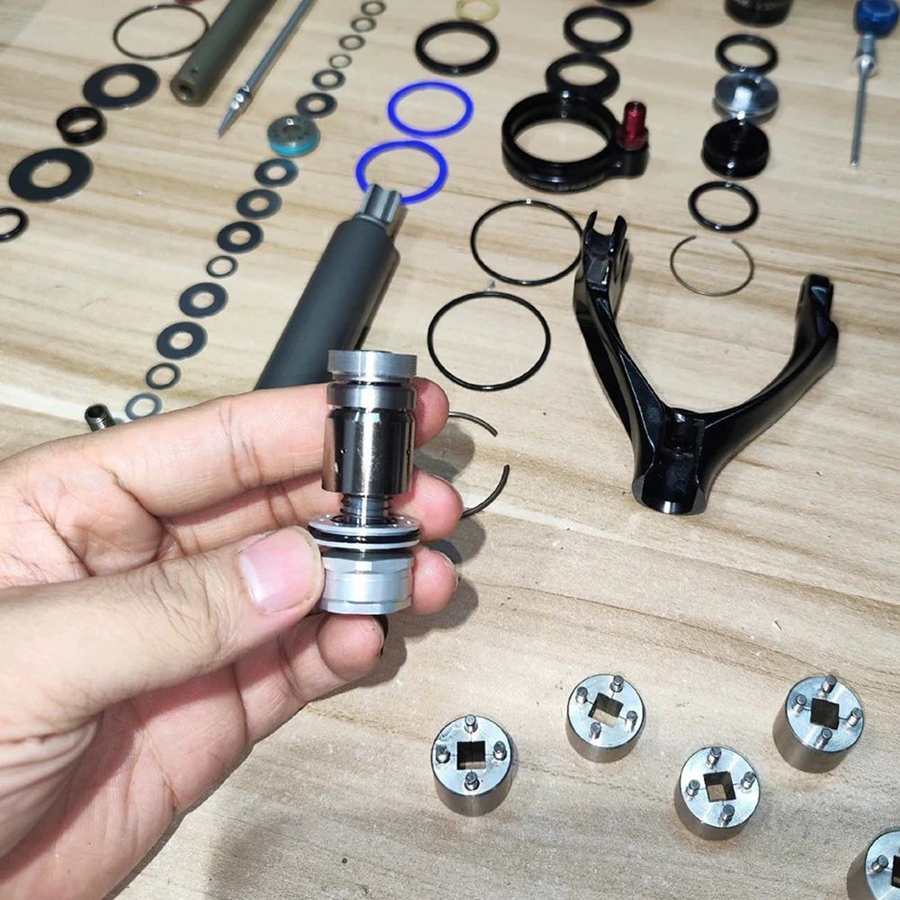 Амортизирующий инерционный клапан задний амортизаторный ключ FOX мозговой