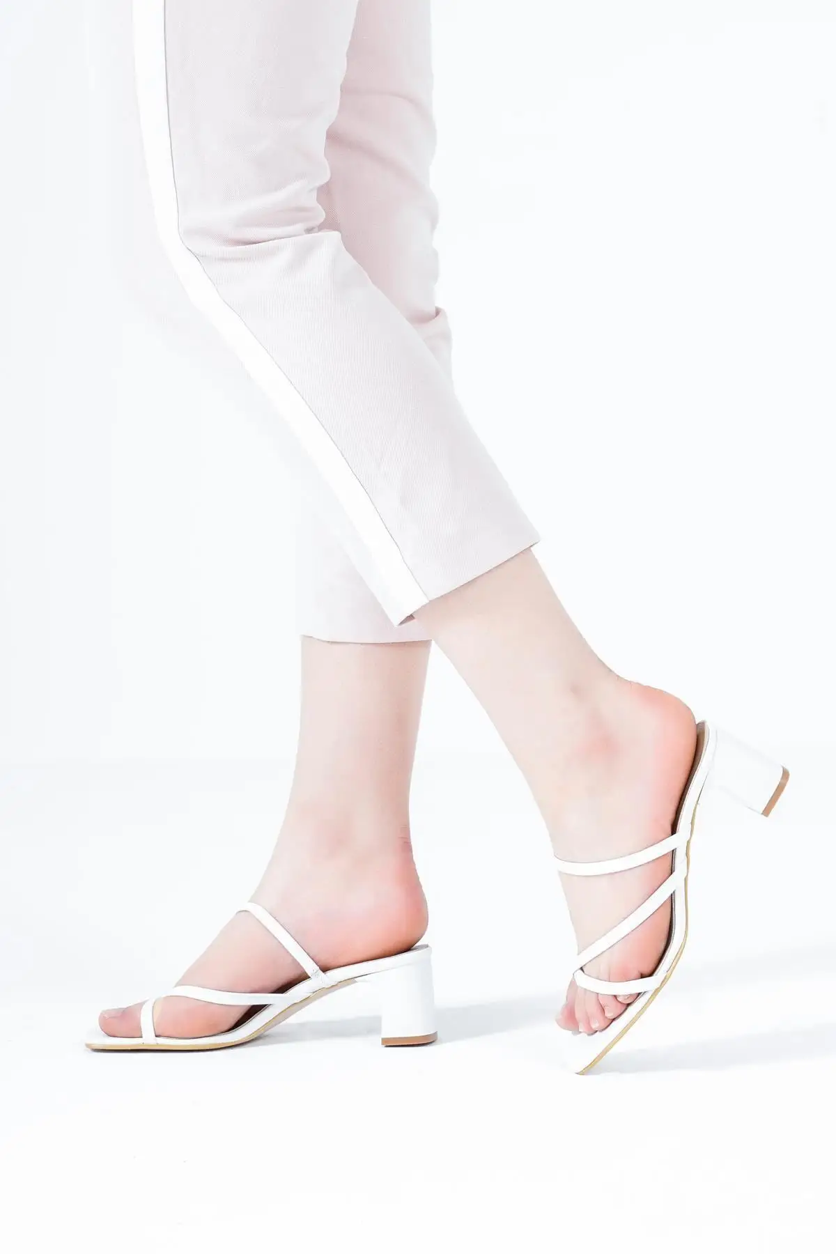 

Women's White Genuine Leather Thong Thick High-Heeled Sandals